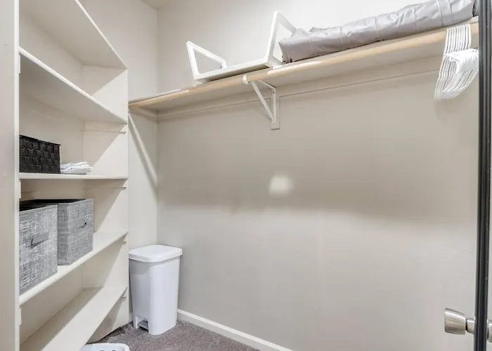 Master King - Private Bathroom! Tucson