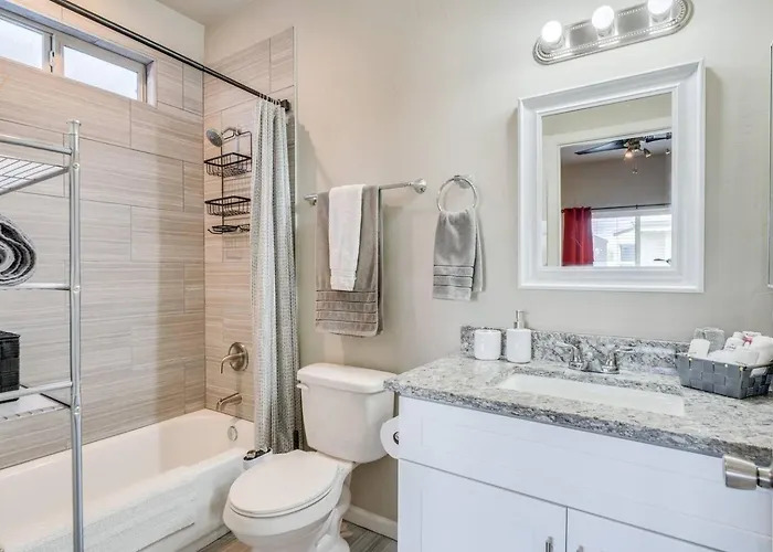 Master King - Private Bathroom!